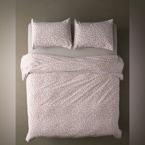 Urban Outfitters Rosebud Duvet Set NWT size Twin